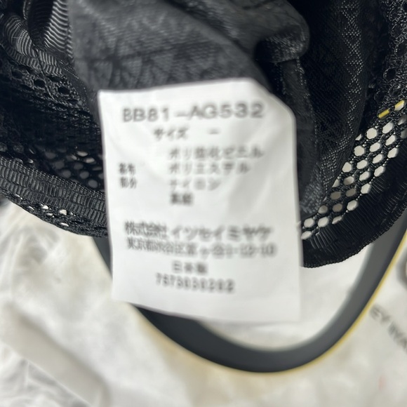 ISSEY MIYAKE BAO BAO MINI WITH CHAIN - Picture 8 of 10